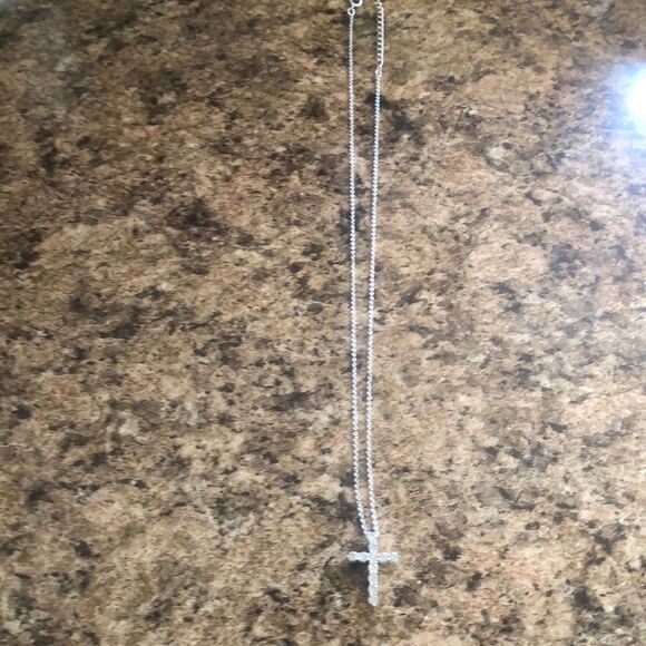 Sliver tone‎ necklace with cross pendent - Picture 1 of 6
